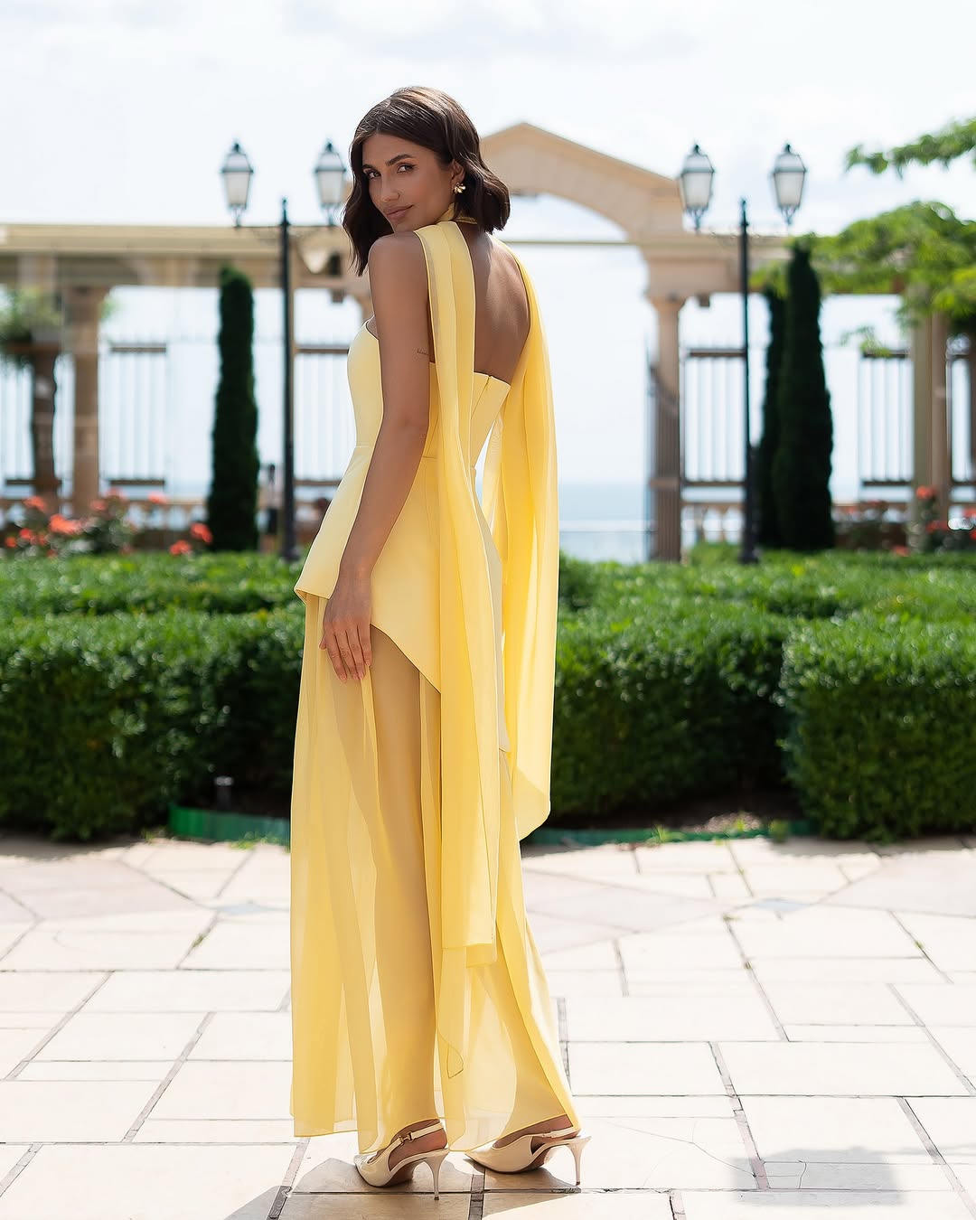 Glamorous Daffodil Strapless Sleeveless Split Prom Dress with Scarf | Zelldresses