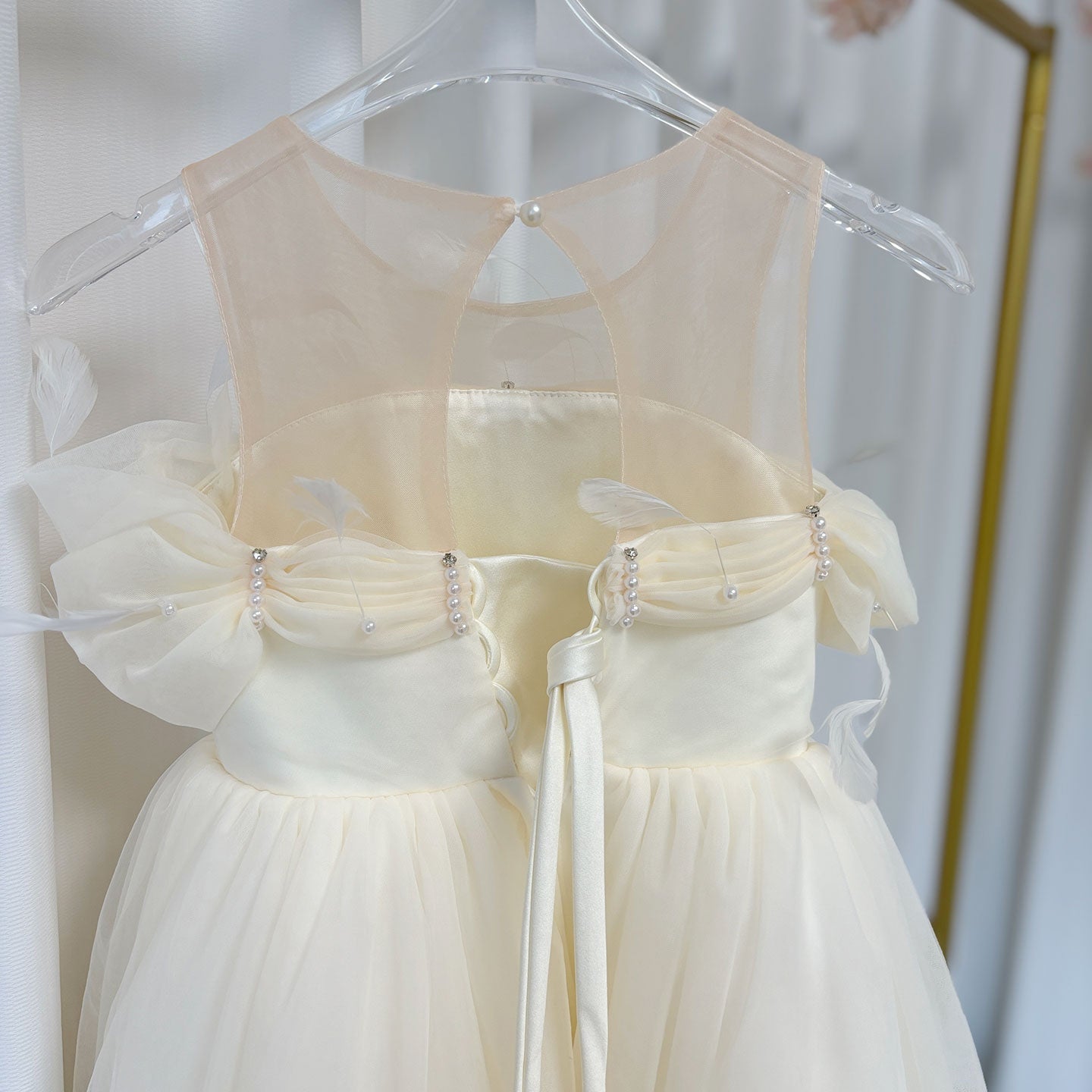 Elegant White Dubai Girl Dress Pearls Feathers Long Ball Prom Gown J149