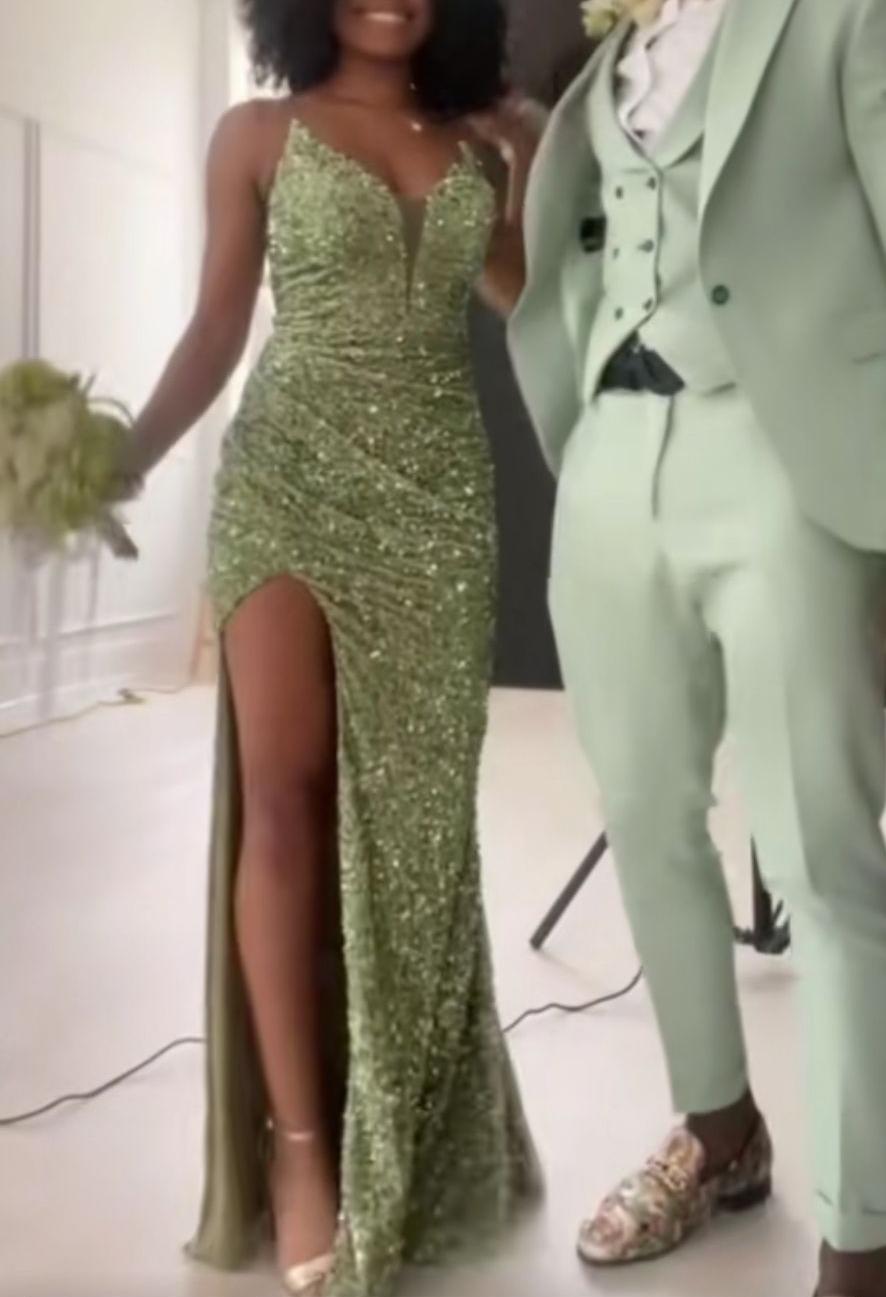 Gorgeous Spaghetti Straps Sheath Sequins Long Green Prom Dresses with Slit ED04392