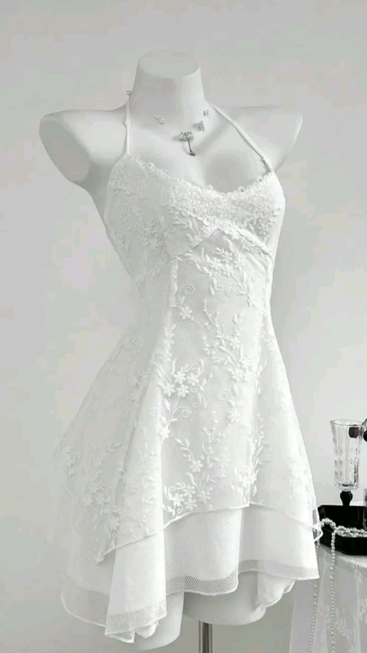 Classy Halter Tulle Lace Appliques White Short Prom Dress 20th Birthday Outfits Homecoming Dress D705