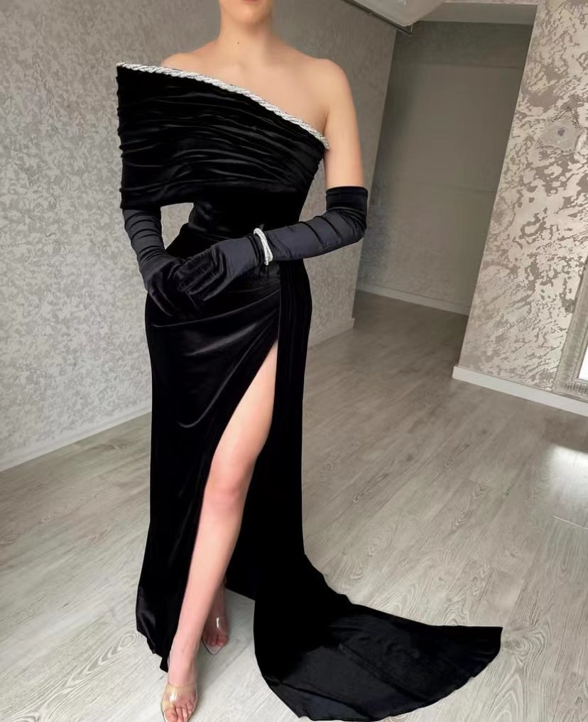 Off-the-Shoulder Black Prom Dress Velvet with Gloves YL0031