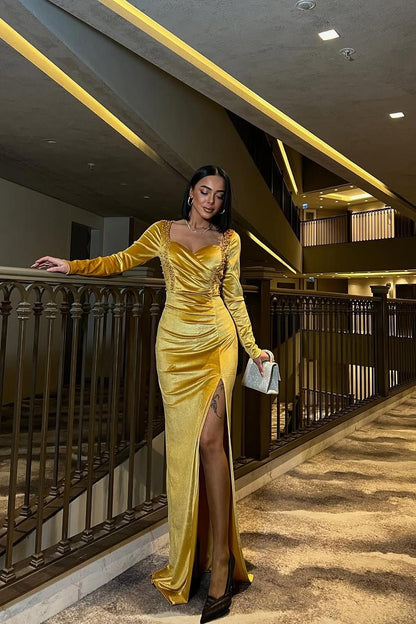 Amazing Red Velvet Long Sleeves Sweetheart Long Split Prom Dress with Beadings | Zelldresses