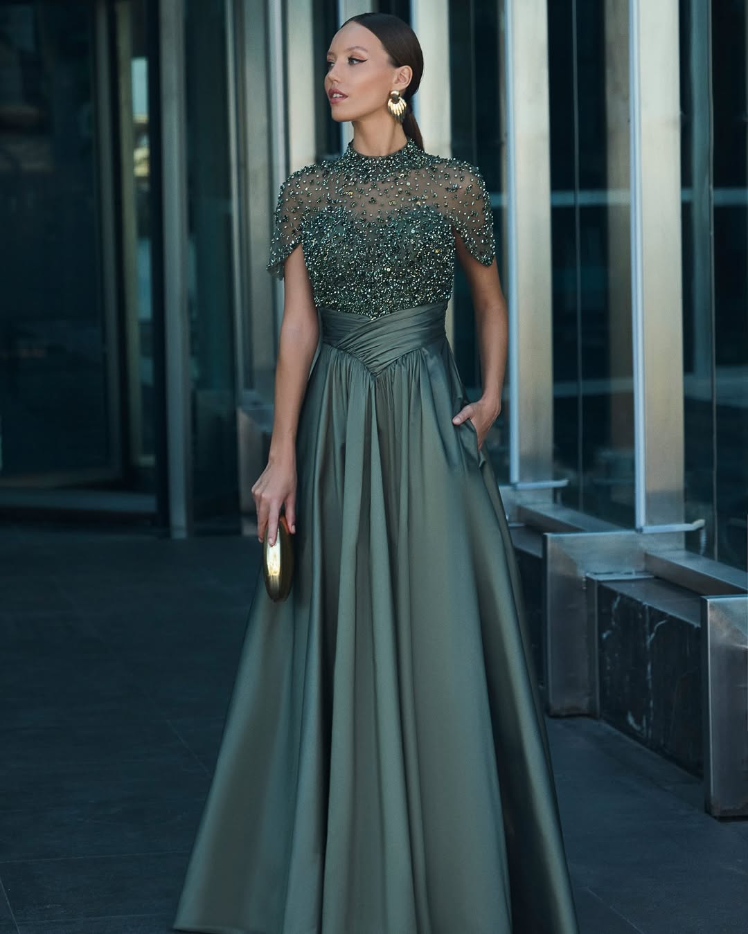 Elegant Dark Green High Neck Beaded Pleated Prom Dress With Pockets YK0542