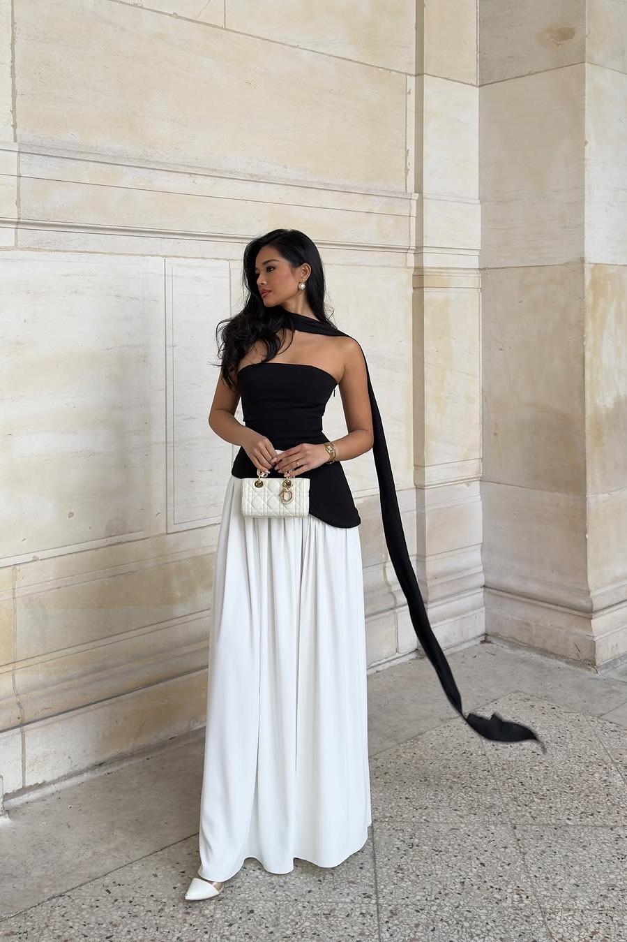 Elegant Black White Satin Strapless Sleeveless Long Split Prom Dress with Scarf | Zelldresses