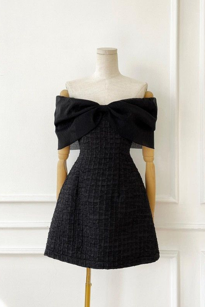 Chic Black Off the Shoulder Sleeveless Short Homecoming Dress HC0186