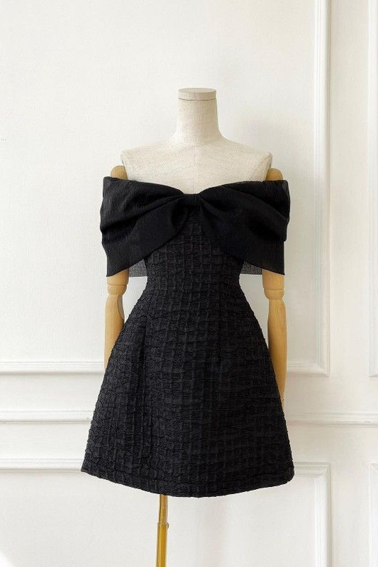 Chic Black Off the Shoulder Sleeveless Short Homecoming Dress HC0186