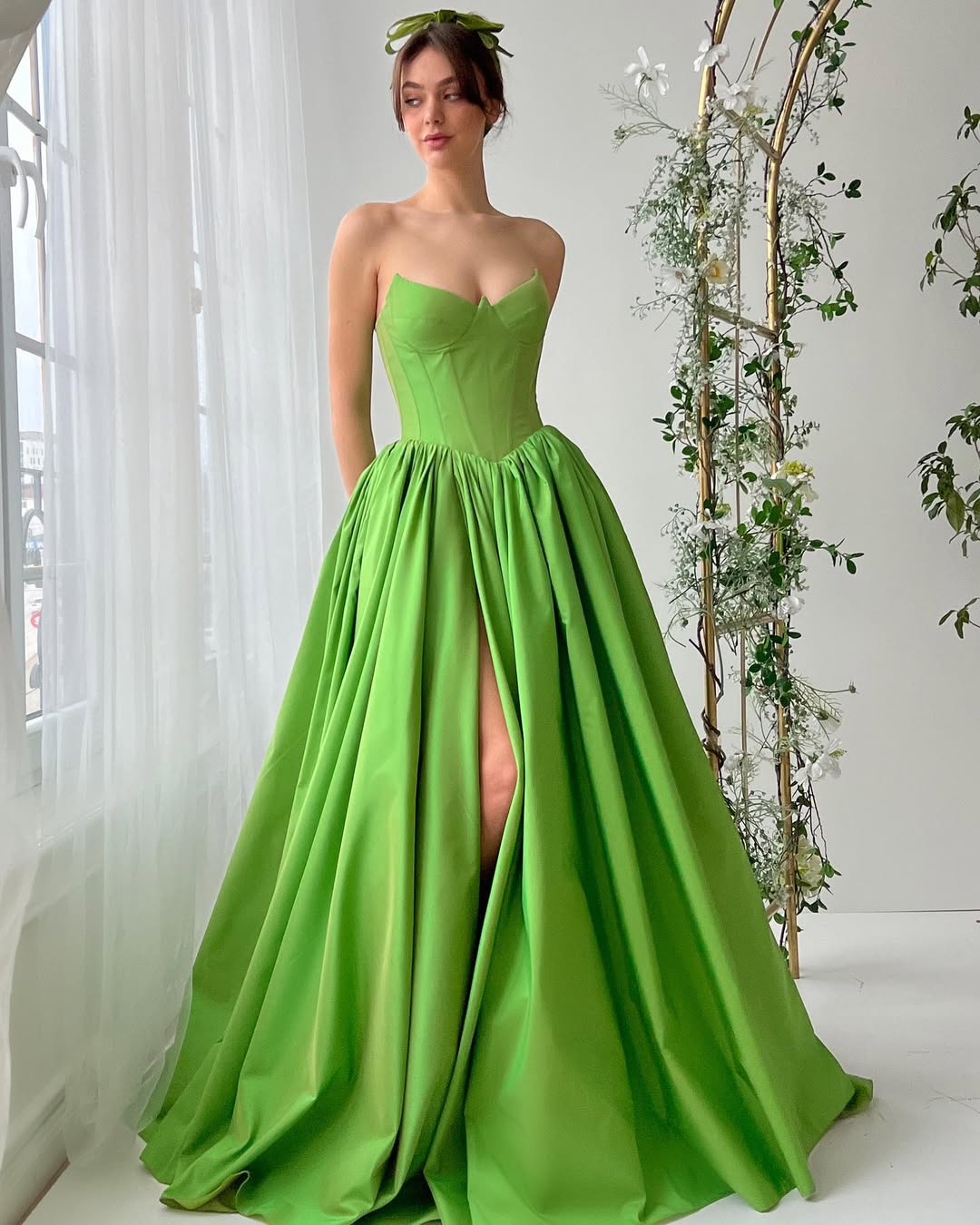 Elegant Green Satin Strapless Sleeveless Split Prom Dress with Pleated | Zelldresses