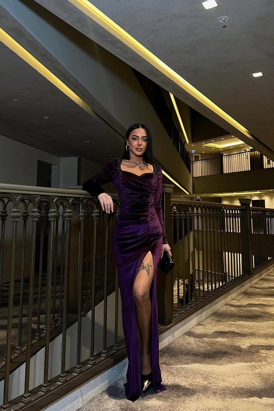 Amazing Red Velvet Long Sleeves Sweetheart Long Split Prom Dress with Beadings | Zelldresses