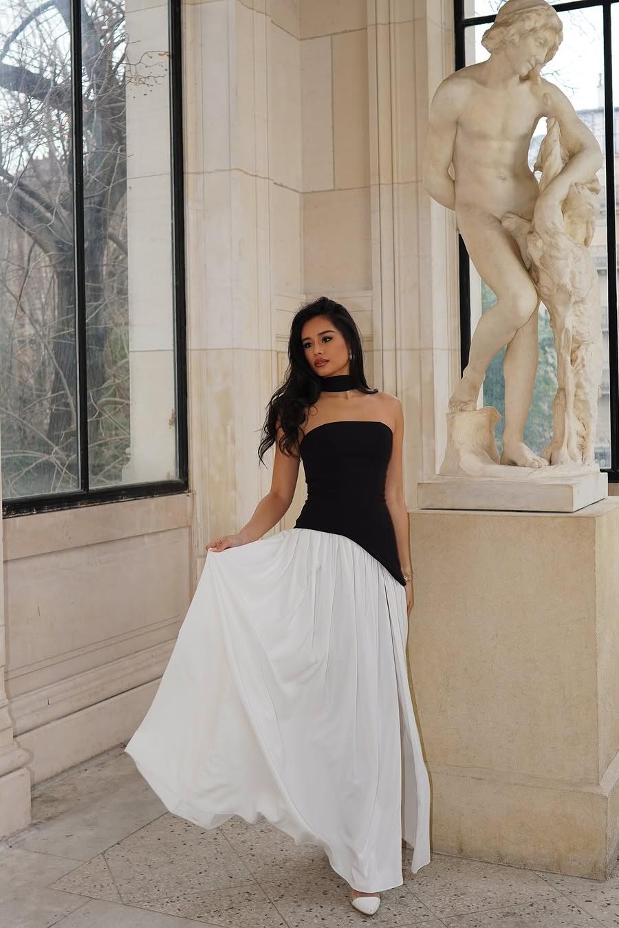 Elegant Black White Satin Strapless Sleeveless Long Split Prom Dress with Scarf | Zelldresses