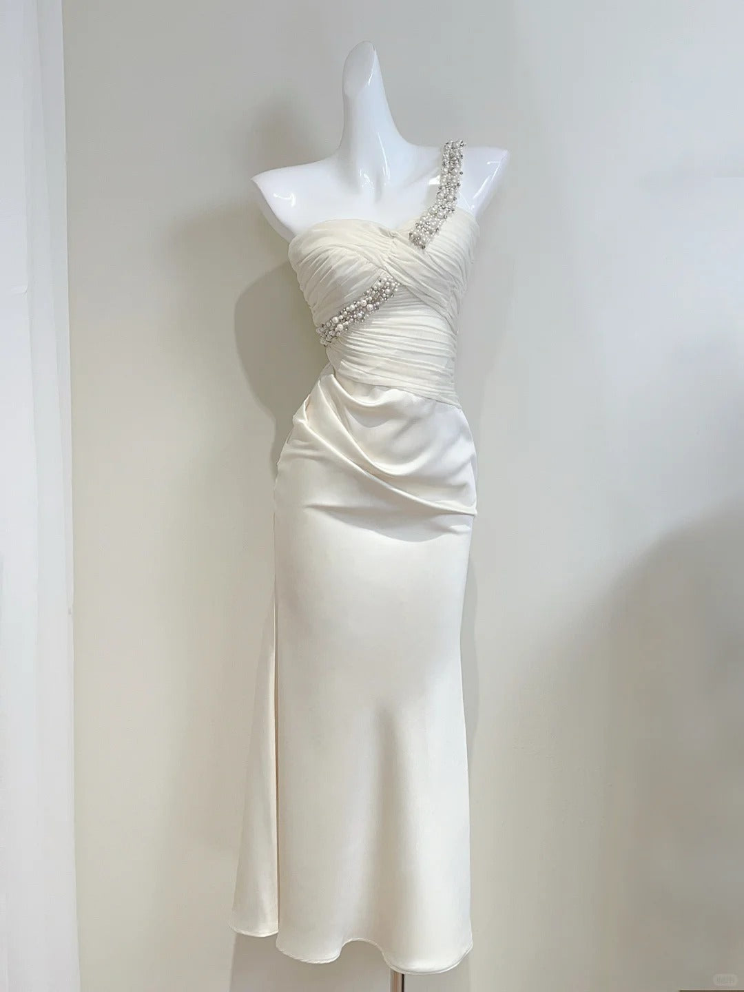 Elegant Ivory Mermaid One-shoulder Neckline Pearl Rhinestone Satin Long Prom Dress Evening Dress Bridesmaid Dress P4073
