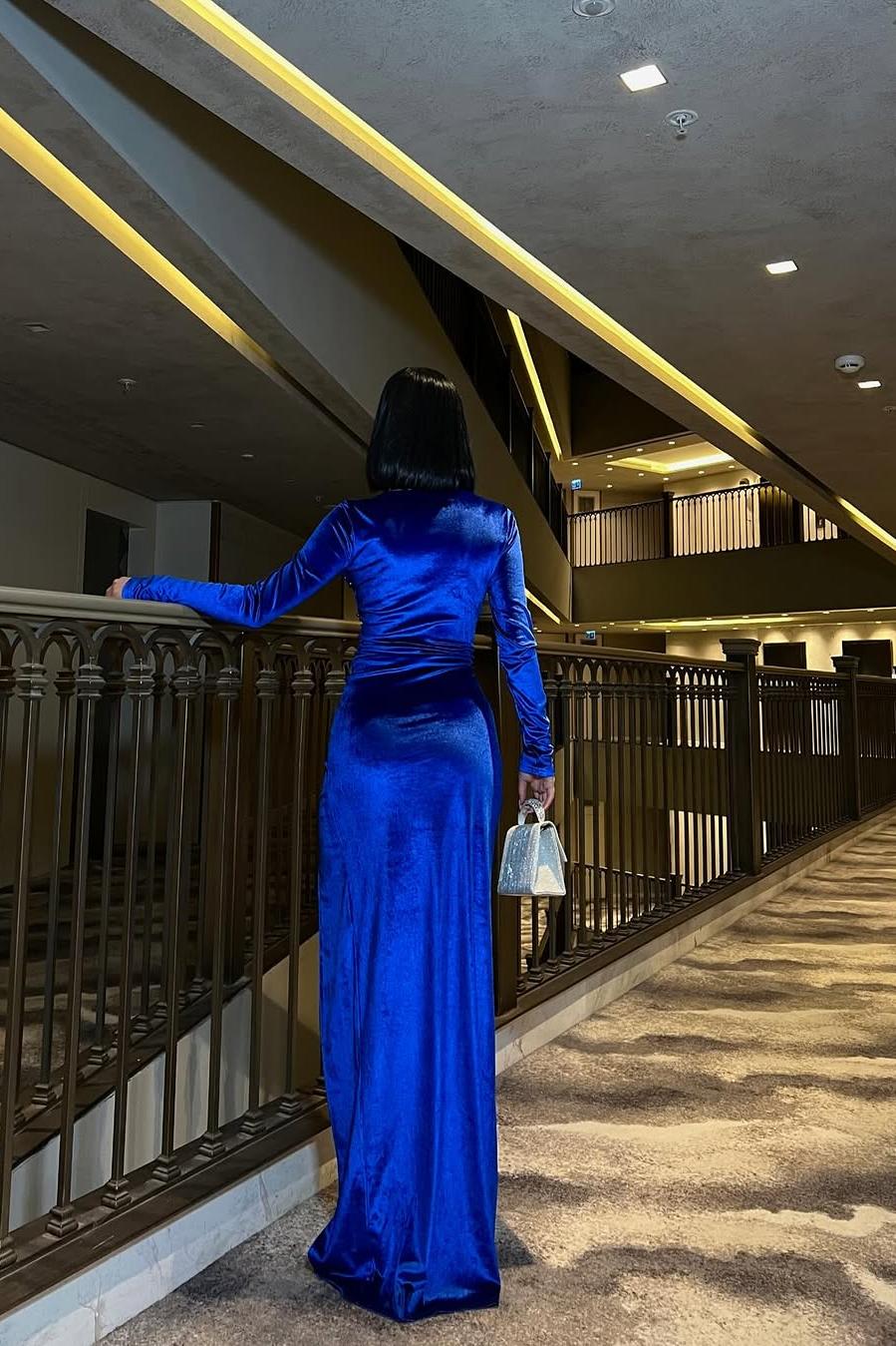 Amazing Red Velvet Long Sleeves Sweetheart Long Split Prom Dress with Beadings | Zelldresses