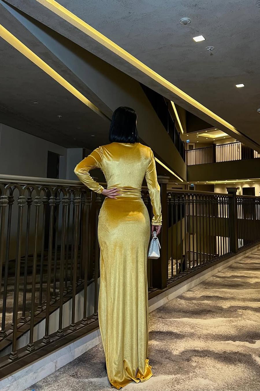 Amazing Red Velvet Long Sleeves Sweetheart Long Split Prom Dress with Beadings | Zelldresses