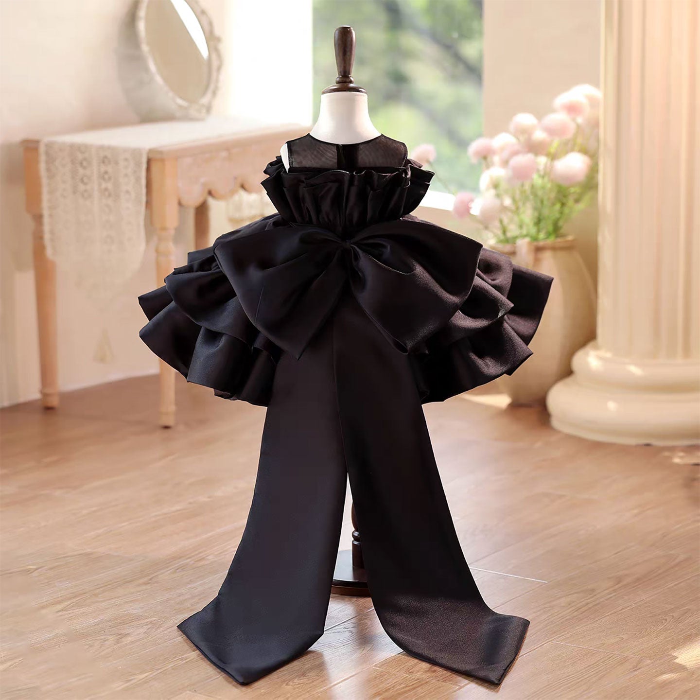 Elegant Black Ball Gown Flower Girl Dress with Ruffle Layers D128