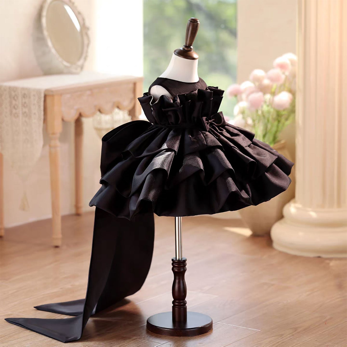 Elegant Black Ball Gown Flower Girl Dress with Ruffle Layers D128