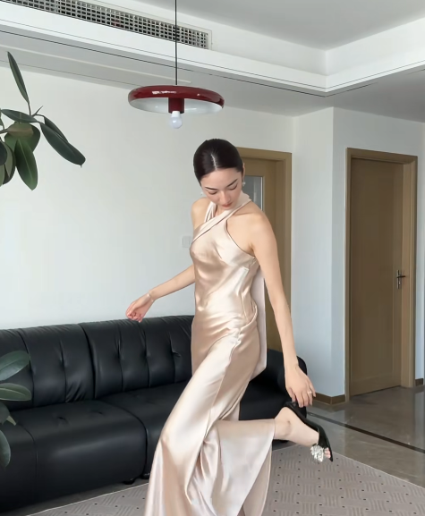 Elegant Champagne Sheath Sleeveless Bridesmaid Dresses Satin Backless Formal Dresses Slits DP3907