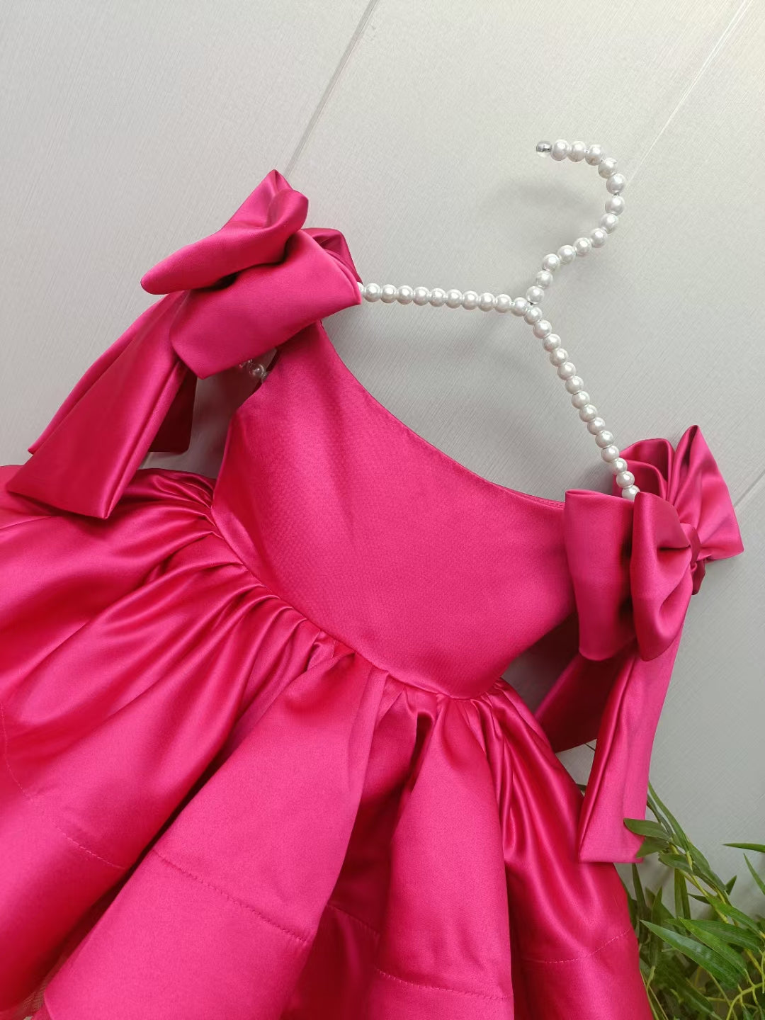 Elegant Satin Fuchsia Girl Dress Off-Shoulder White Princess Gown J159