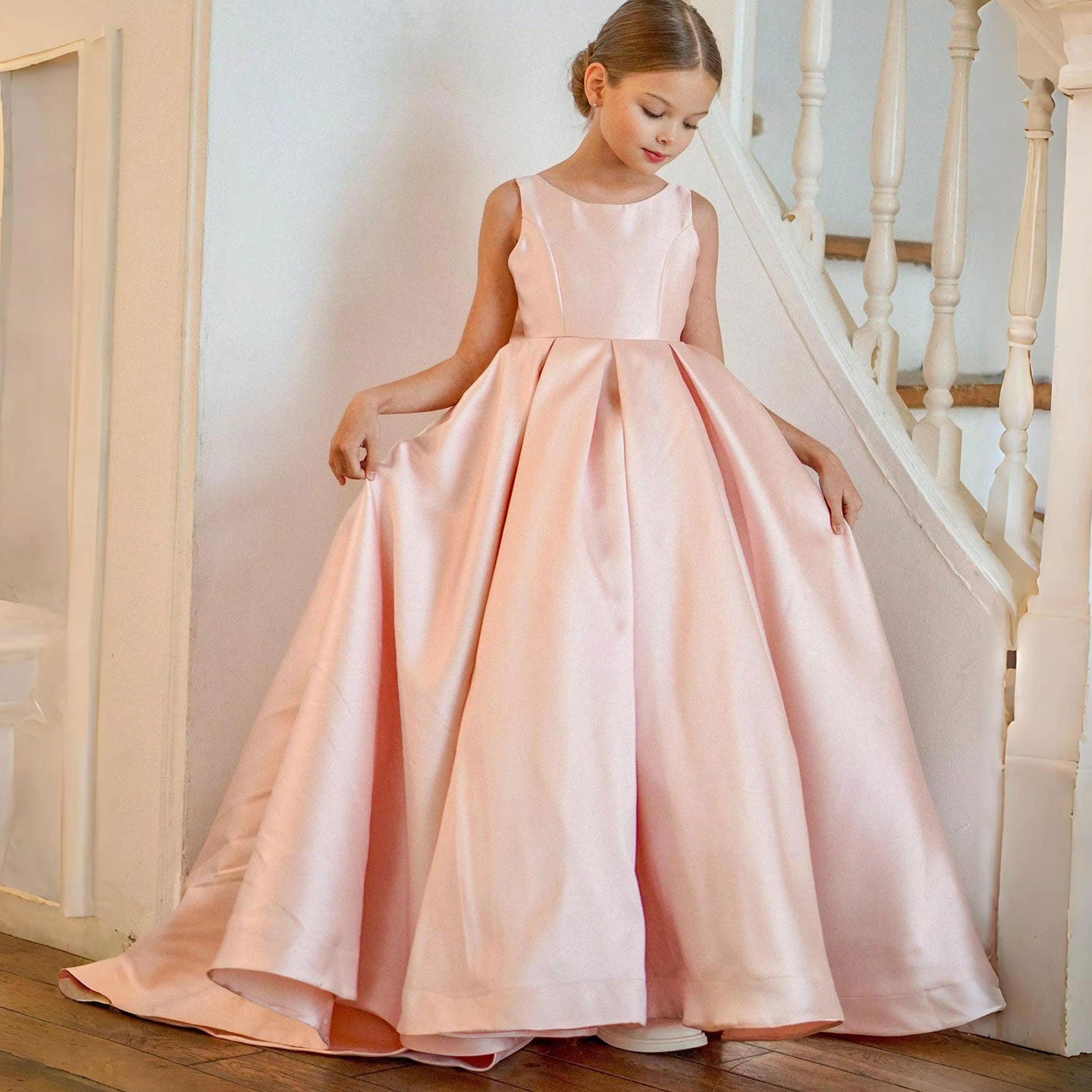 Elegant White Flower Girl Dress with Bow Satin Ball Gown for Kids J205
