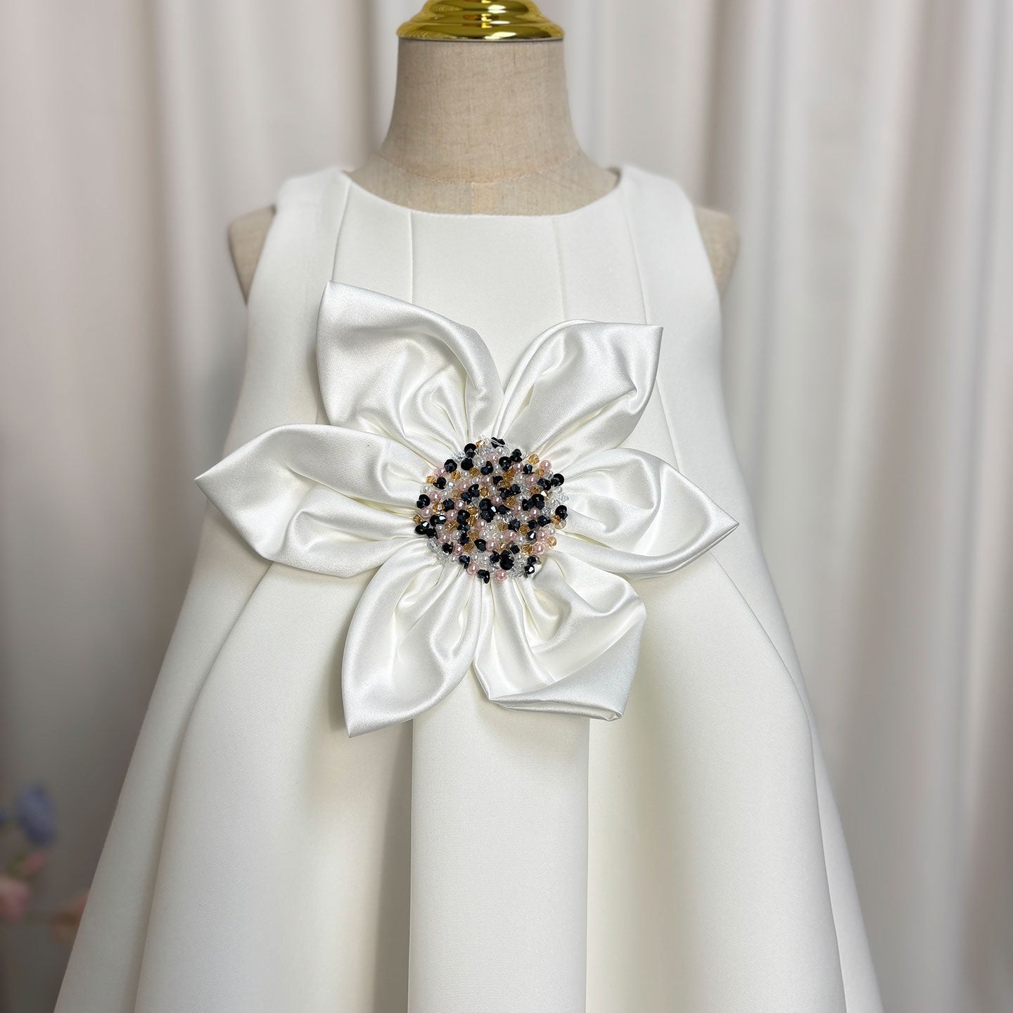 Elegant White Girl Dress Handmade Flowers Princess Baby Kids J386