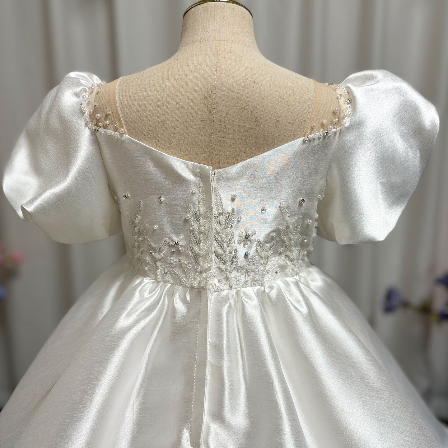 Elegant White Girl Dress Sequined Beading Princess Gown for Kids J256