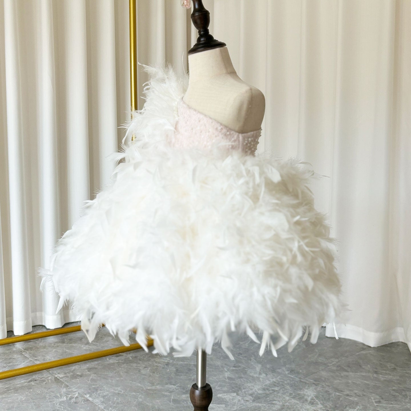 Luxury Arabic White Girl Dress Feathers Princess J394