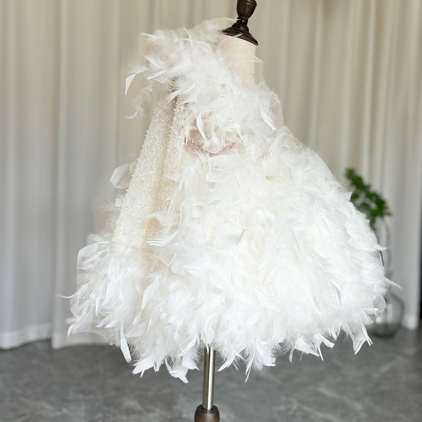 Luxury Arabic White Girl Dress Feathers Princess J394