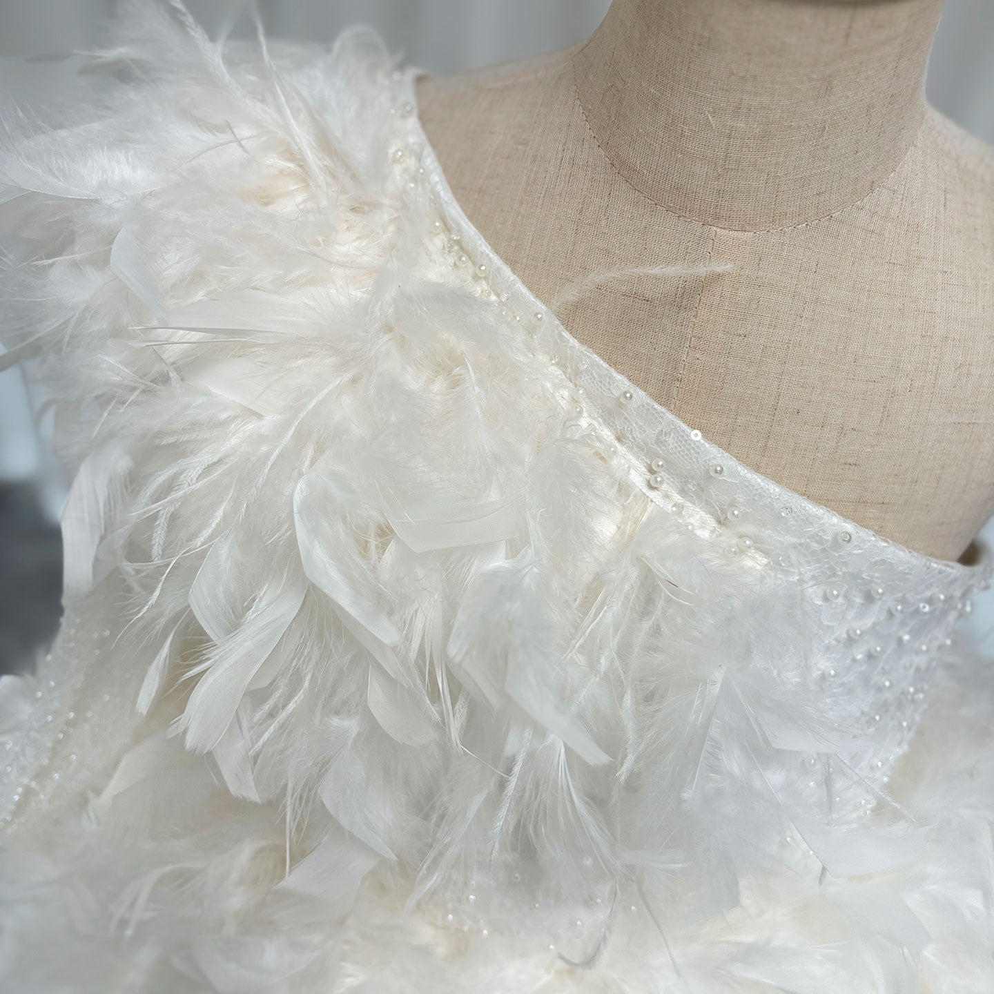 Luxury Arabic White Girl Dress Feathers Princess J394