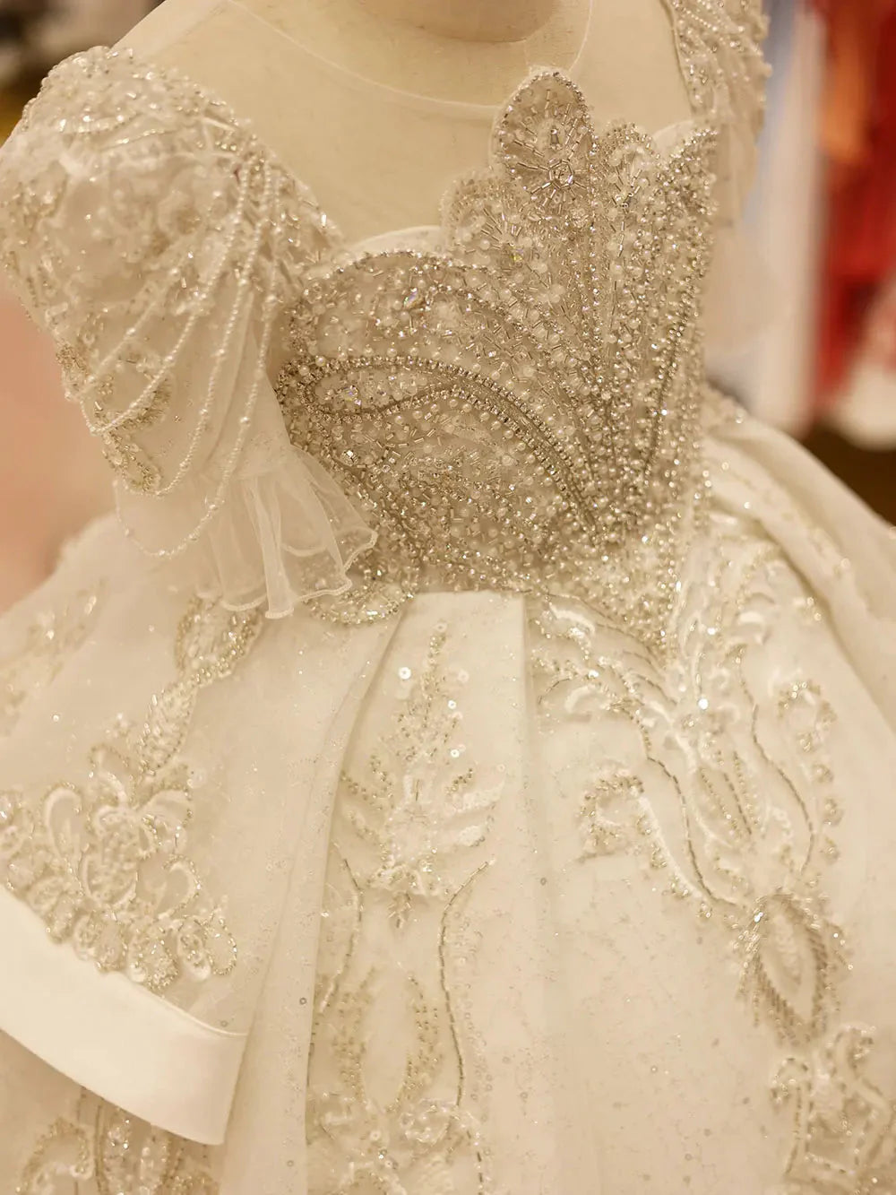 Luxury Arabic White Girl Quinceanera Dresses Beaded J095