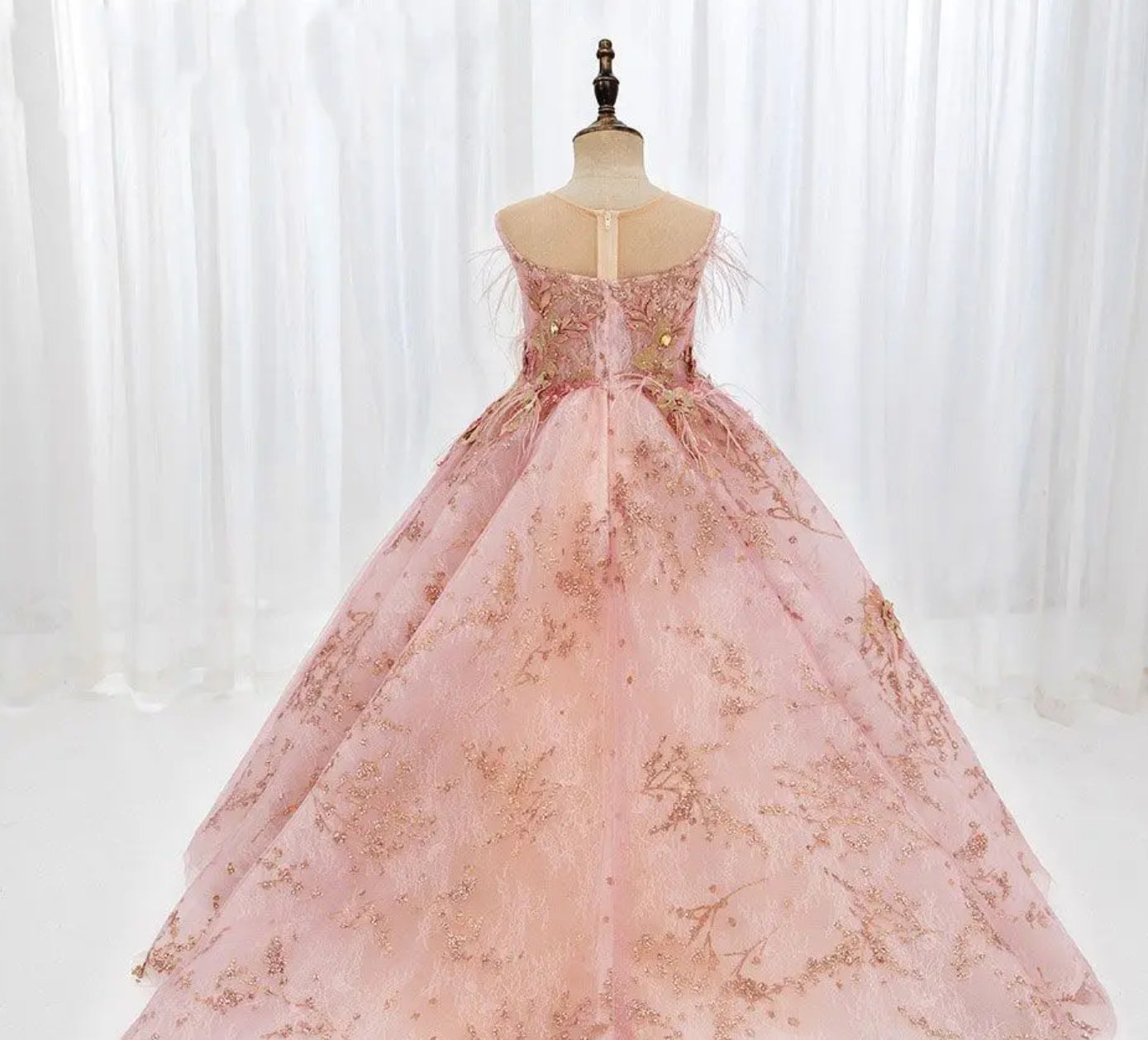 Luxury Dubai Pink Flower Girl Dresses Pearls Feathers Applique J068