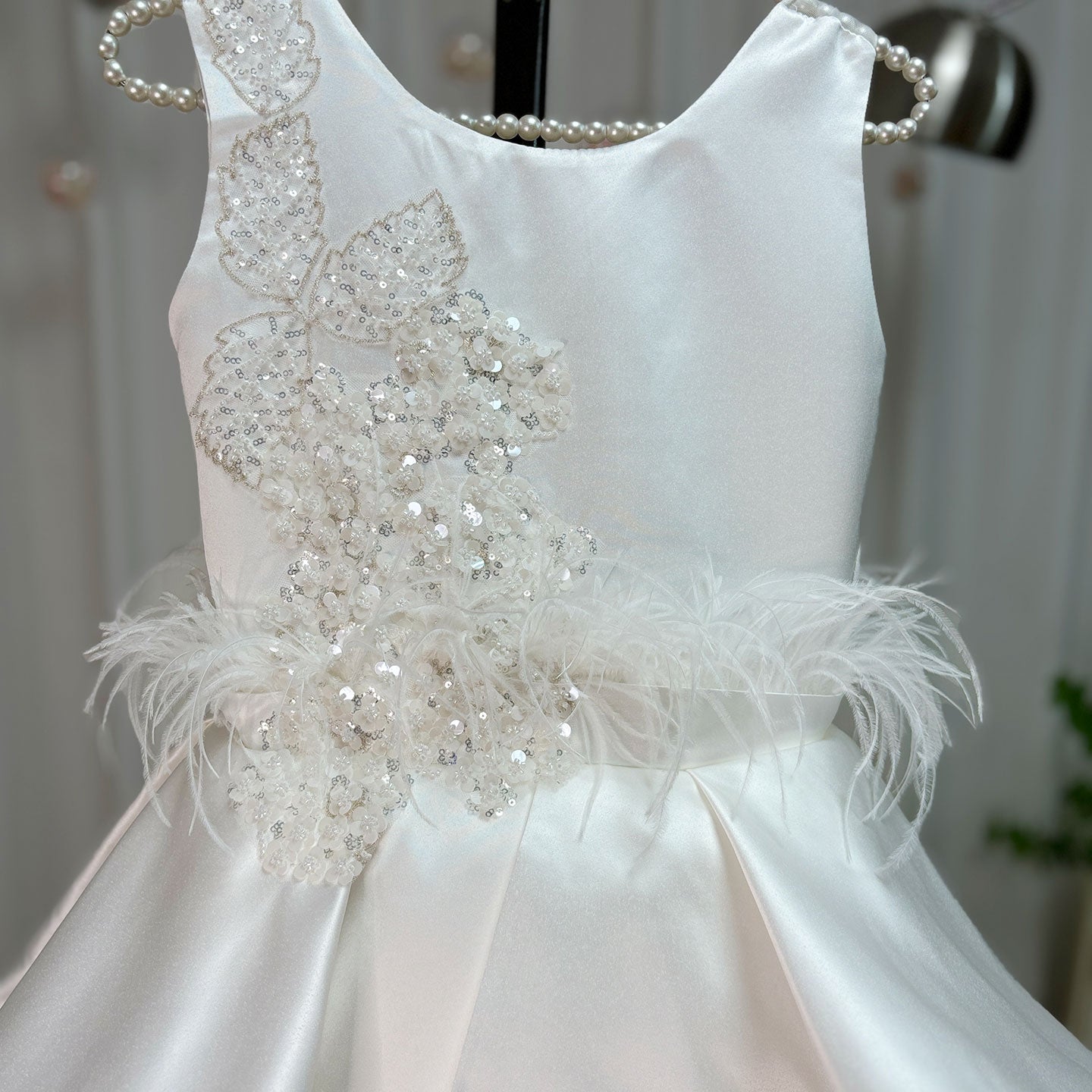 Luxury Dubai White Girl Dress 3D Flowers Beading Ball Gown J322