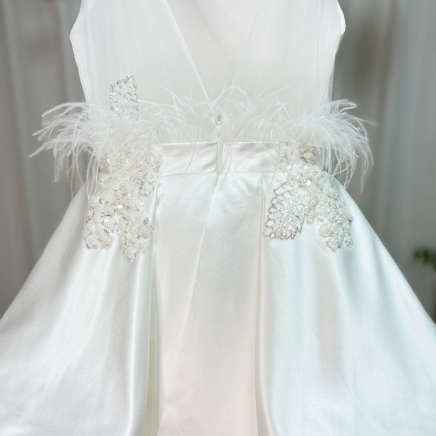 Luxury Dubai White Girl Dress 3D Flowers Beading Ball Gown J322