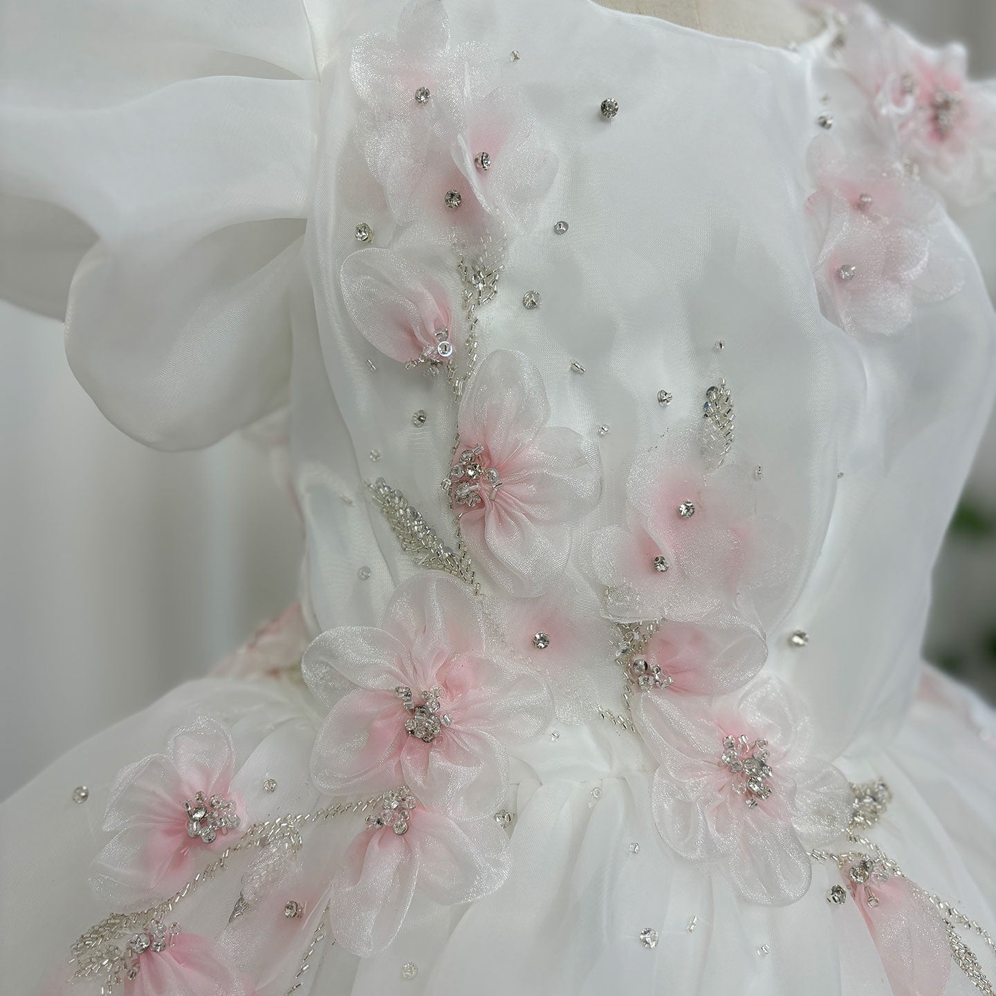 Luxury Dubai White Girl Dress 3D Flowers Beading Ball Gown J348