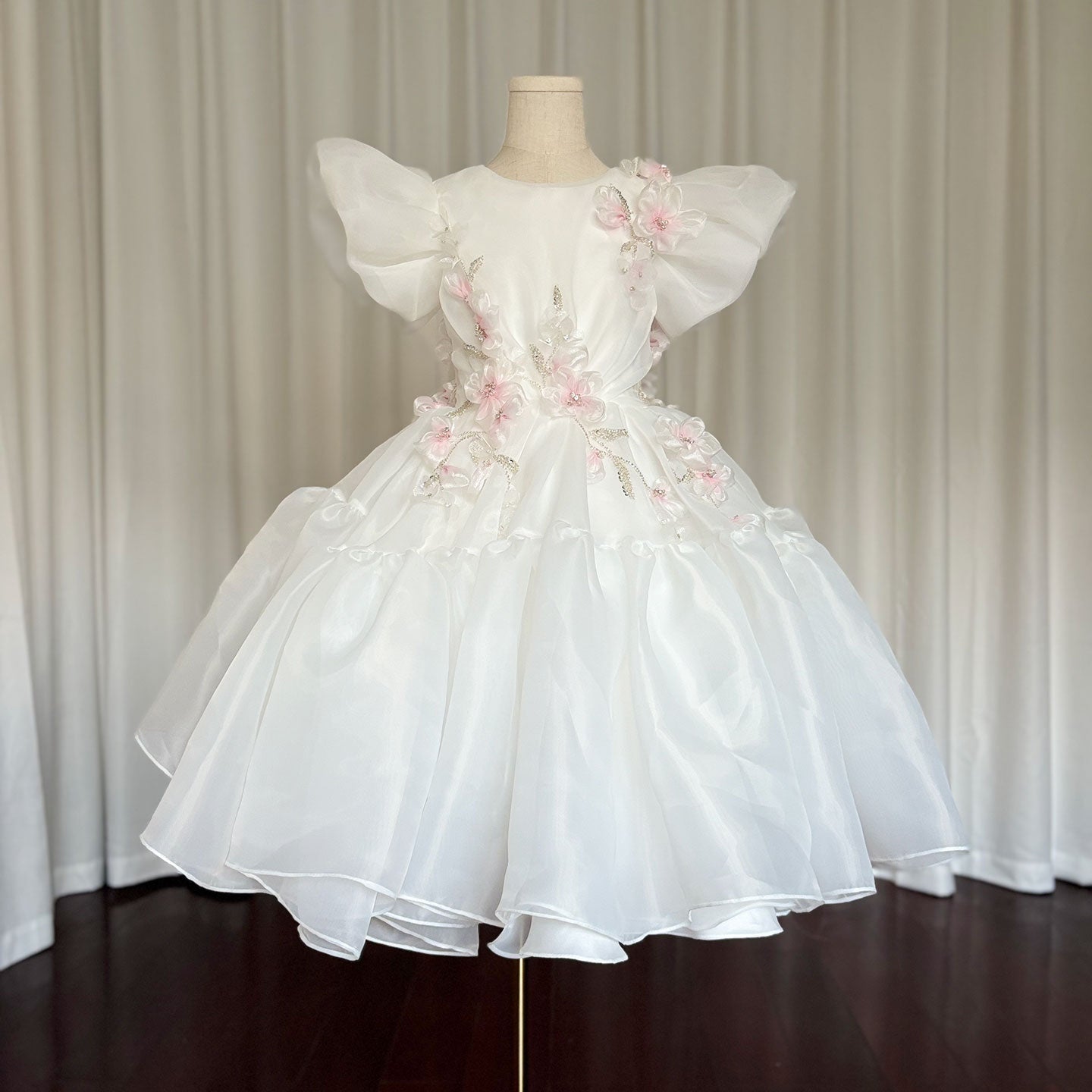 Luxury Dubai White Girl Dress 3D Flowers Beading Ball Gown J348