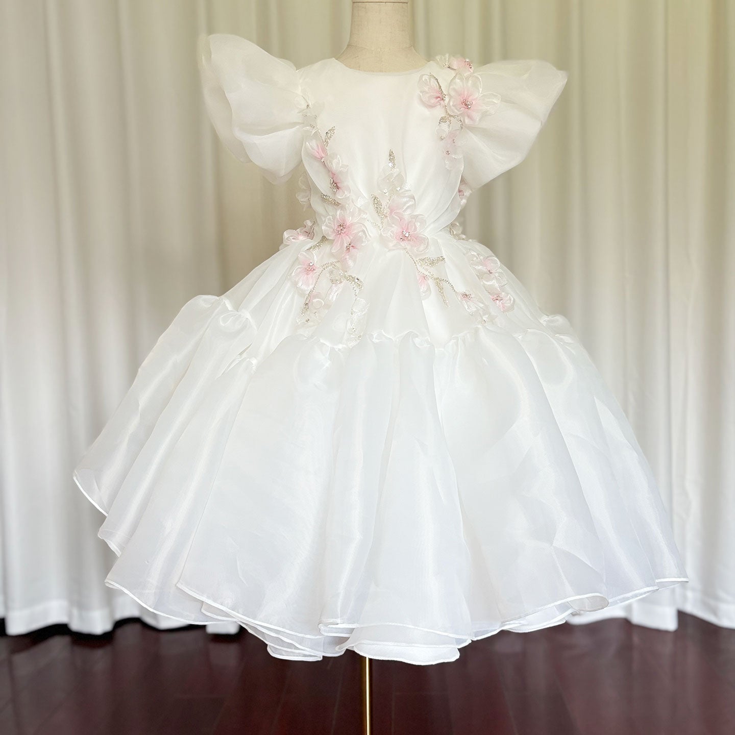 Luxury Dubai White Girl Dress 3D Flowers Beading Ball Gown J348