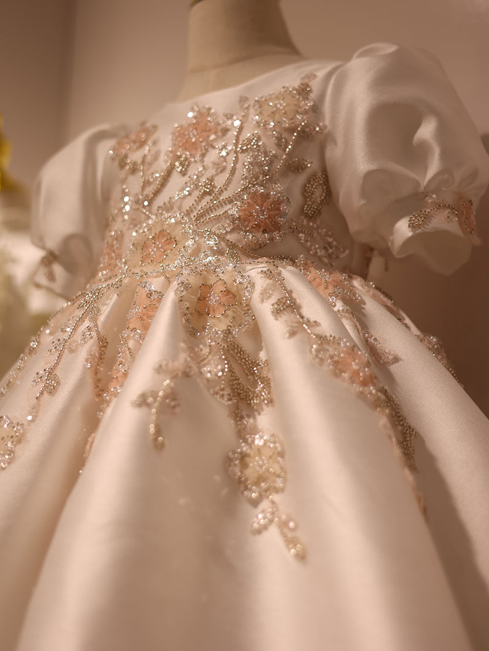 Luxury Off White Flower Girl Dresses Dubai Beading Sequined Princess J085