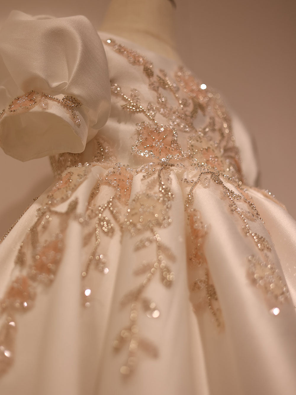 Luxury Off White Flower Girl Dresses Dubai Beading Sequined Princess J085