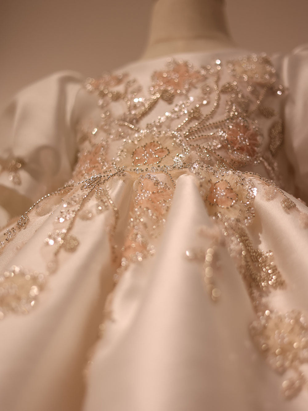 Luxury Off White Flower Girl Dresses Dubai Beading Sequined Princess J085