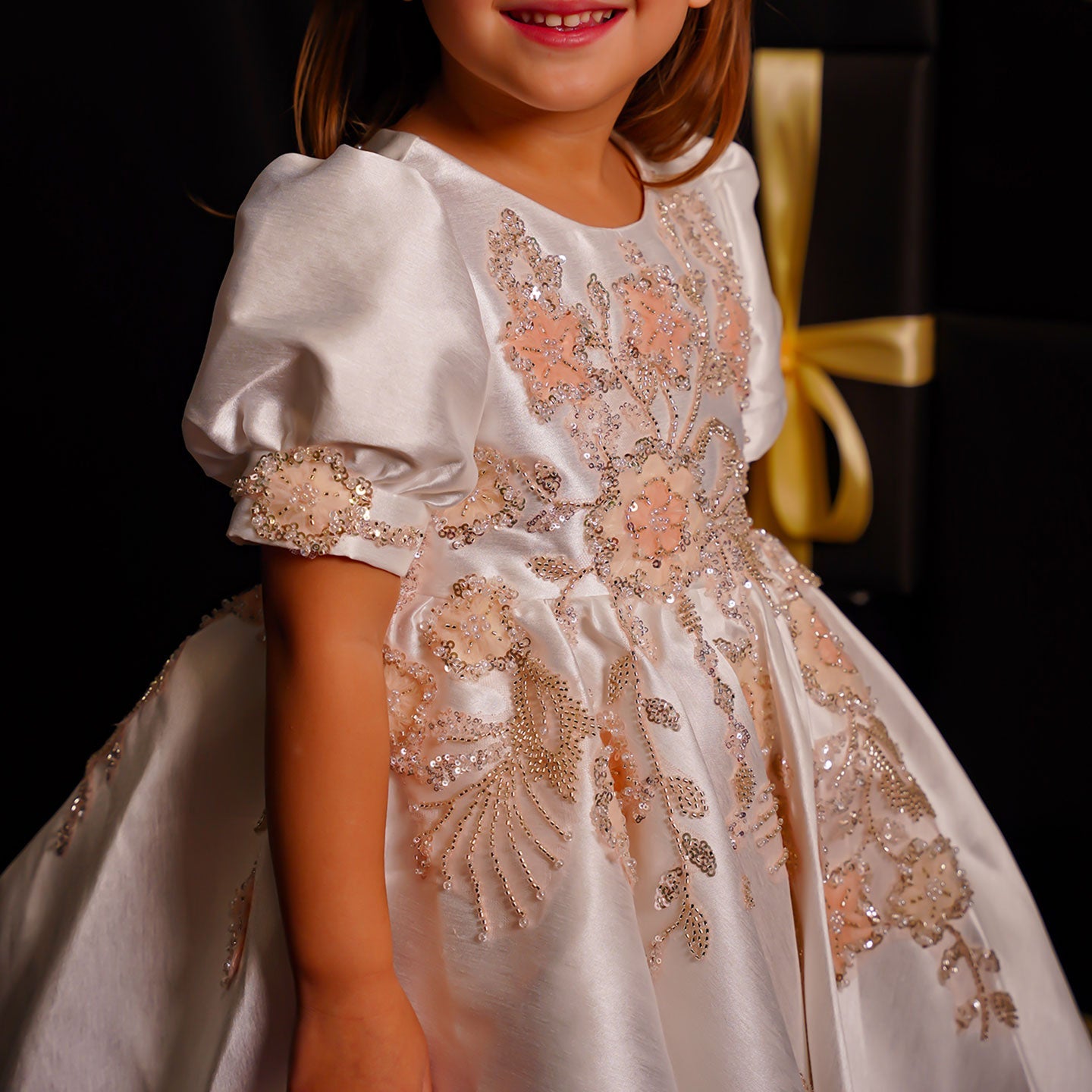 Luxury Off White Flower Girl Dresses Dubai Beading Sequined Princess J085