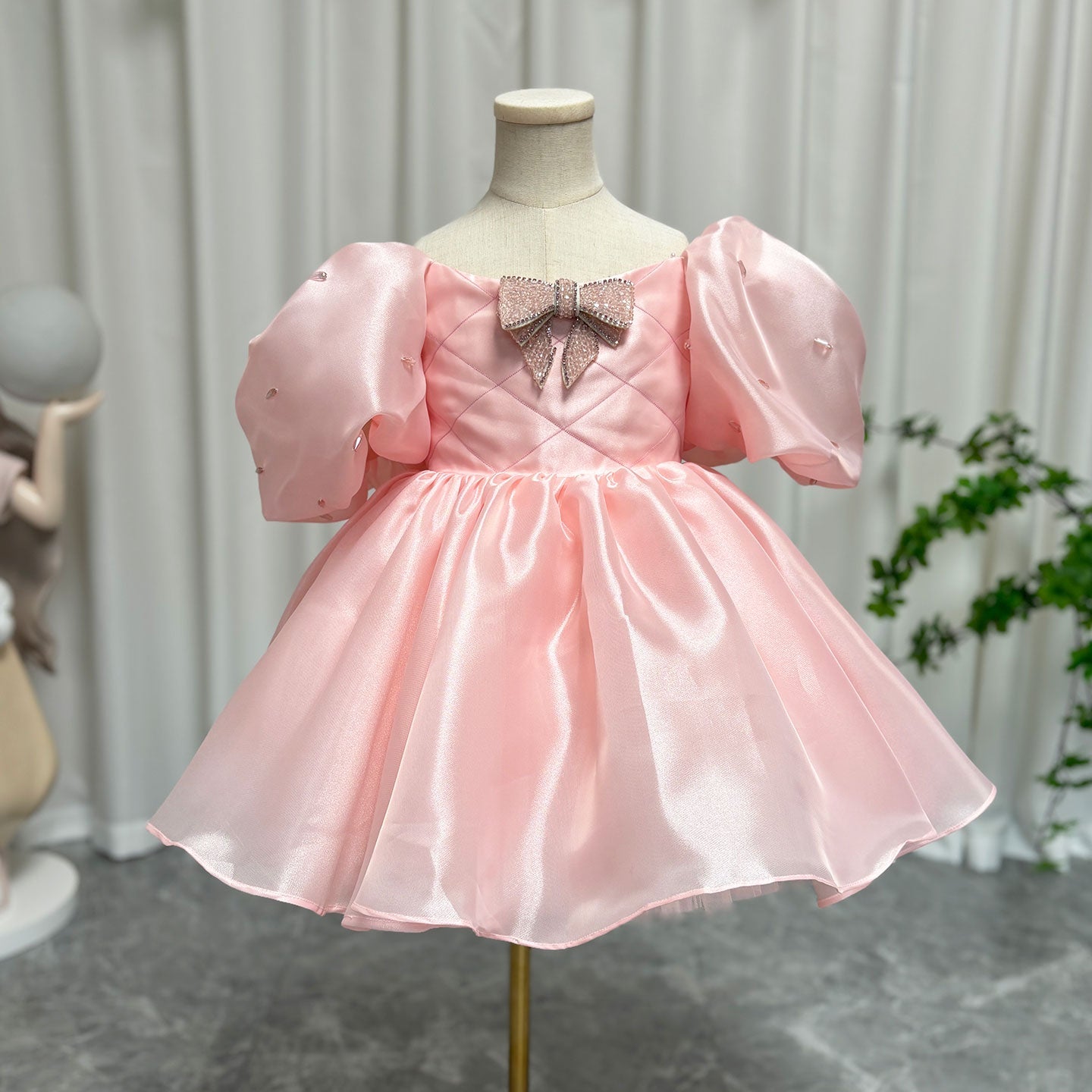 Luxury Pink Girl Dress Beaded Puffy Sleeve Bow Dubai Princess M032