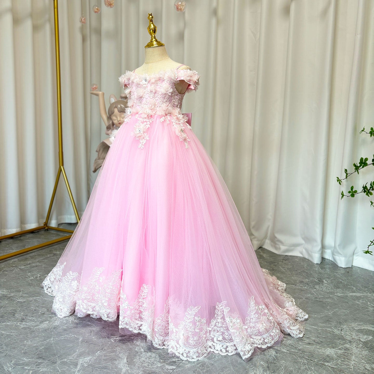 Luxury Pink Tulle Lace Girl Dress Sweep Train Ball Gown J178