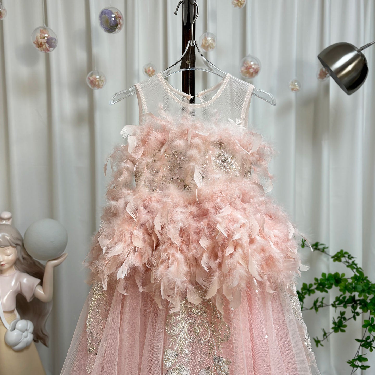 Luxury Shiny Pink Flower Girl Dresses Feather Sequined Gowns J008