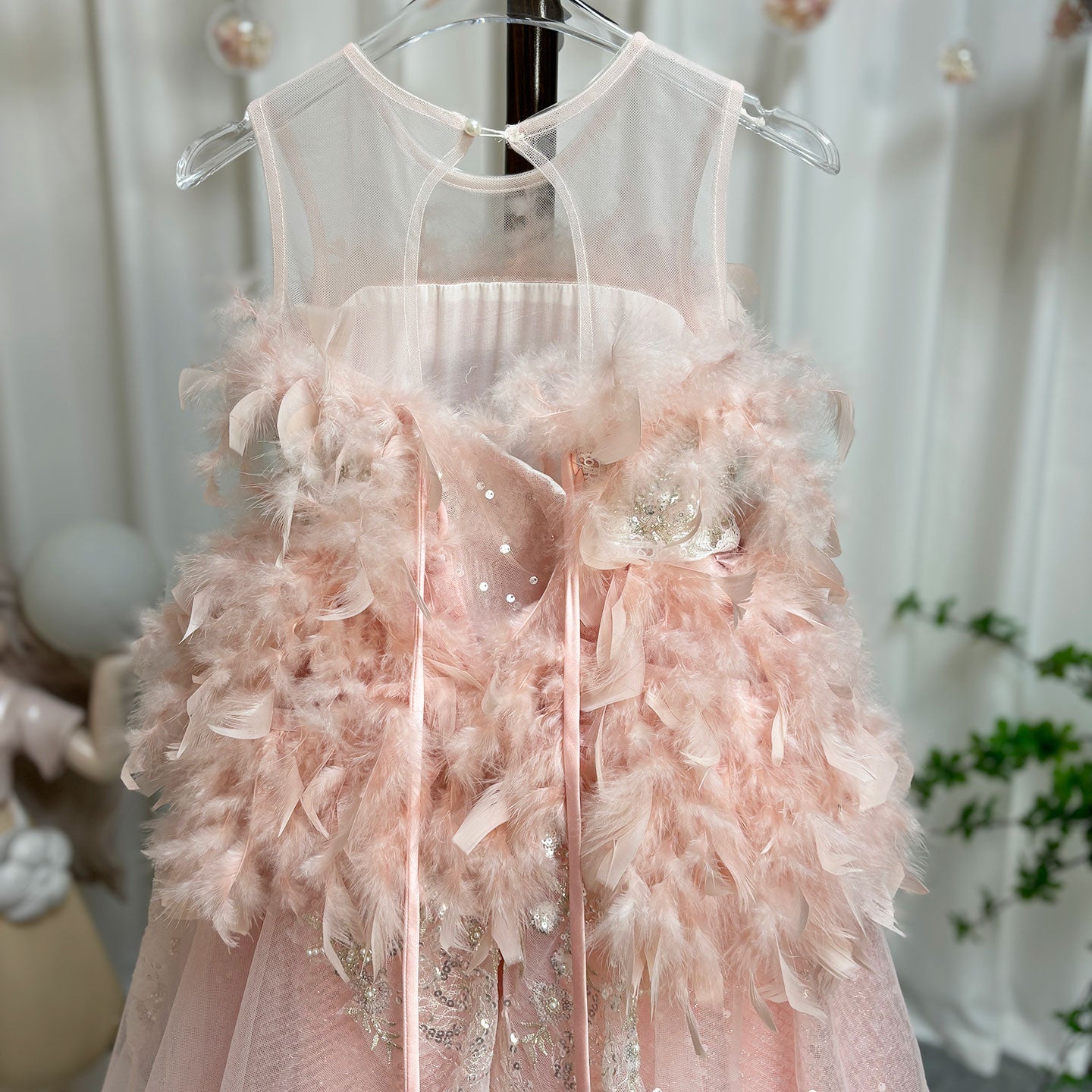 Luxury Shiny Pink Flower Girl Dresses Feather Sequined Gowns J008