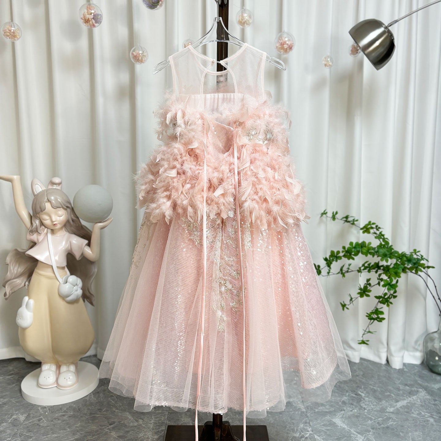 Luxury Shiny Pink Flower Girl Dresses Feather Sequined Gowns J008