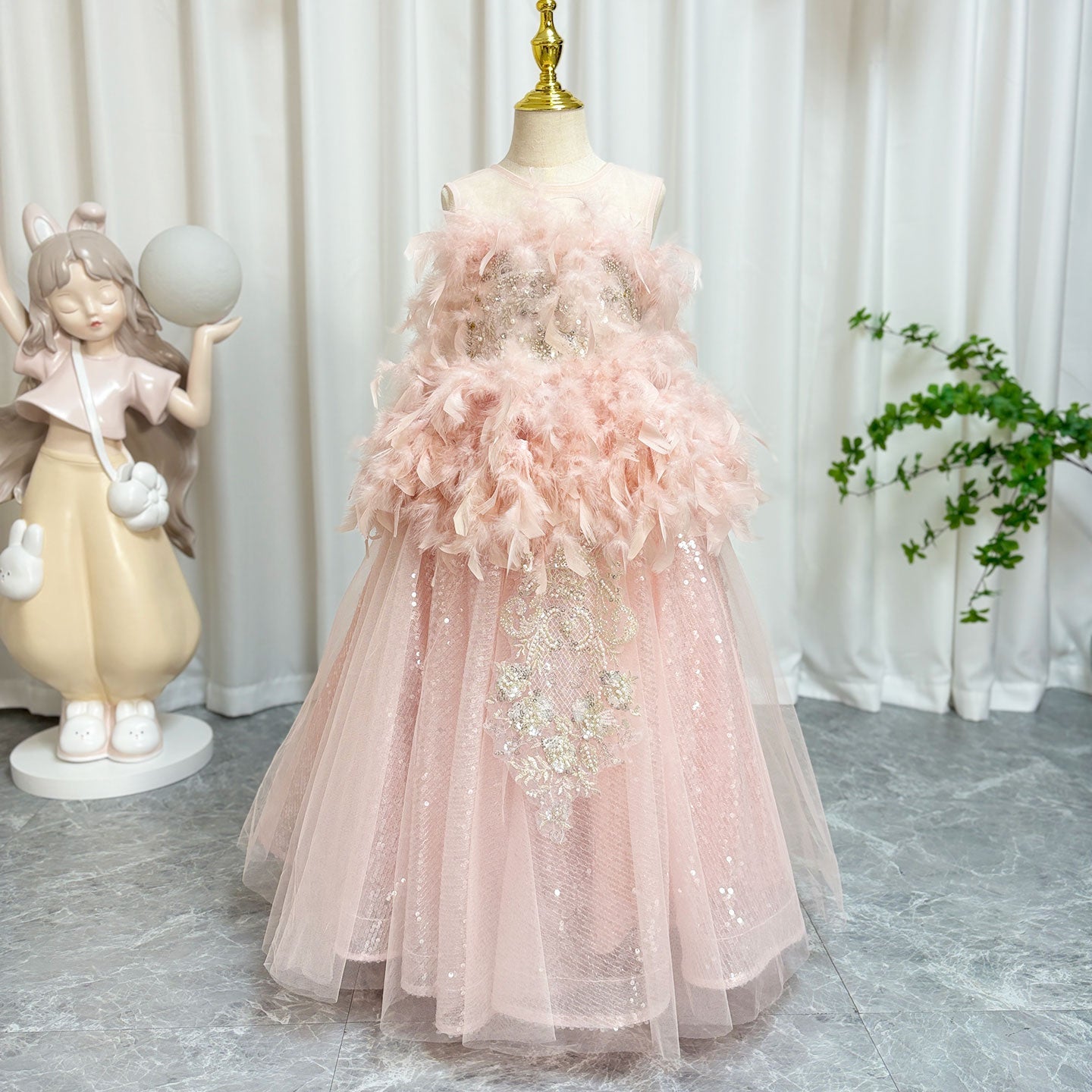 Luxury Shiny Pink Flower Girl Dresses Feather Sequined Gowns J008
