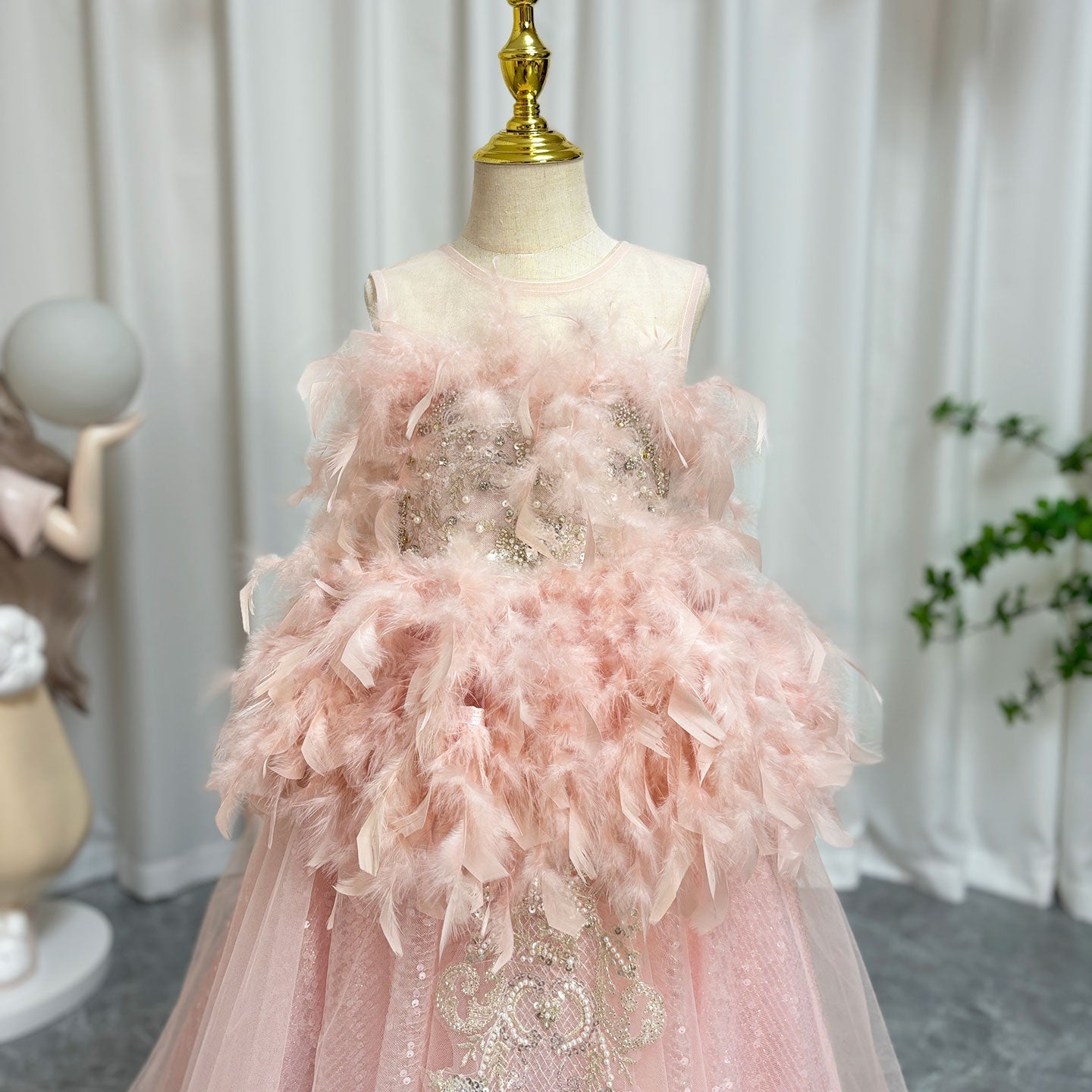 Luxury Shiny Pink Flower Girl Dresses Feather Sequined Gowns J008