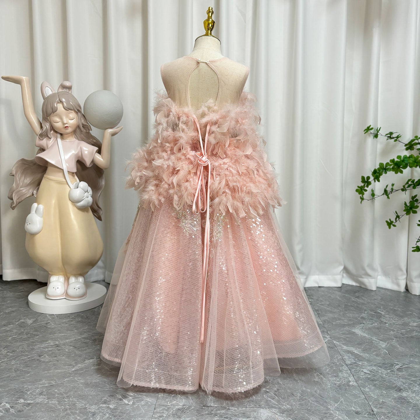 Luxury Shiny Pink Flower Girl Dresses Feather Sequined Gowns J008