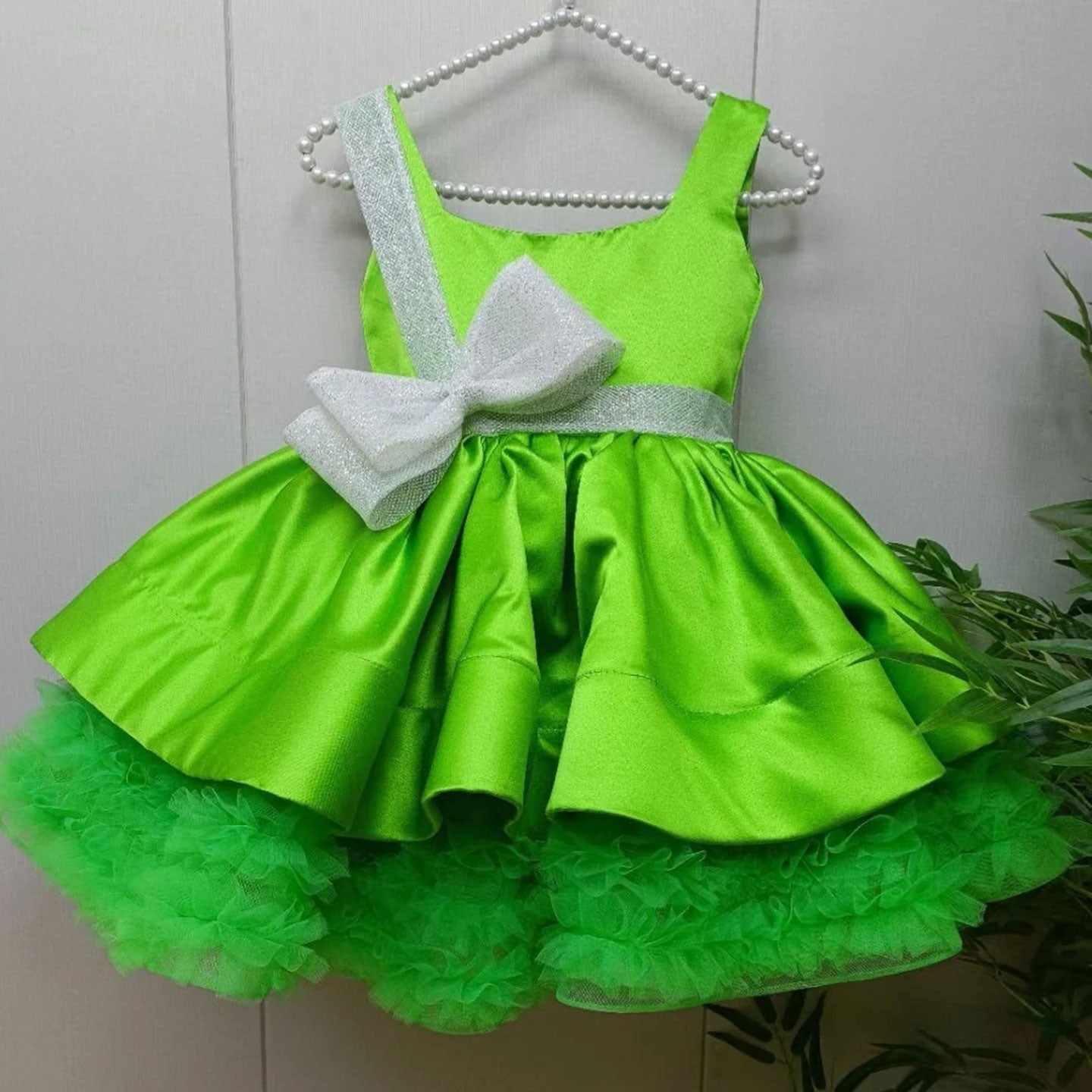 Red Christmas Satin Girl Dress Knee Length with Bow Square Collar J285