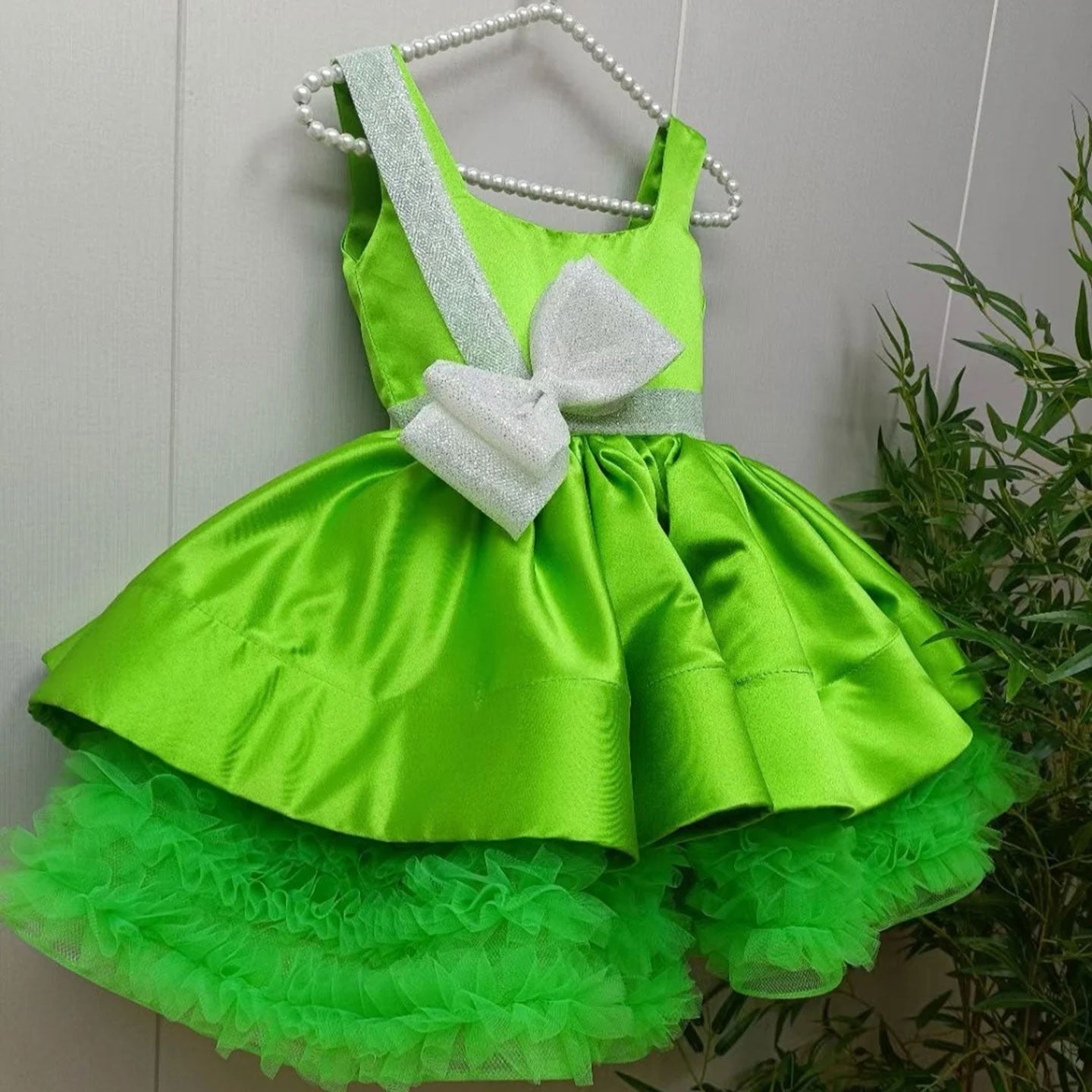 Red Christmas Satin Girl Dress Knee Length with Bow Square Collar J285