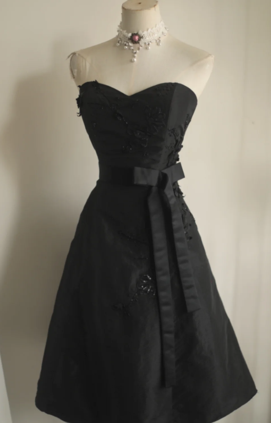 Hepburn-style Sweetheart A-Line Satin Short Prom Dresses, Black Homecoming Dresses Sweet Birthday Dresses ED04271