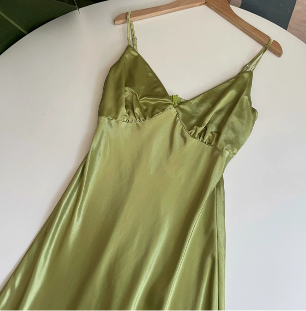 Simple V-neck Strap Satin Green Prom Dress P3401