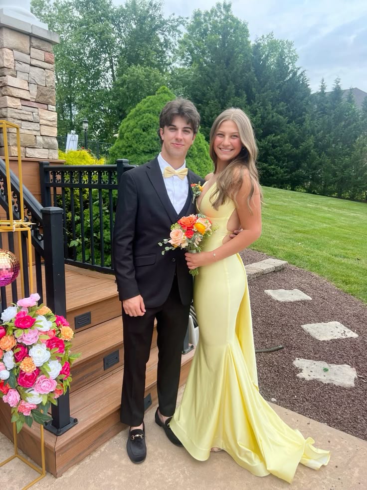 Elegant light yellow off-shoulder V-neck mermaid backless long prom dress bridesmaid dress TP2612